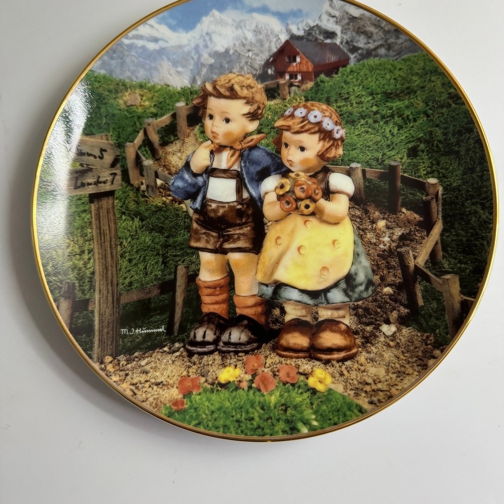 M.I.‎ Hummel Country Crossroads Little Companions Plate Danbury Mint